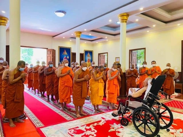 សម្ដេចសង្ឃ នន្ទ ង៉ែត ធូរស្រាលពីអាពាធ តែព្រះកាយមួយចំហៀងកម្រើកបានតិចៗ