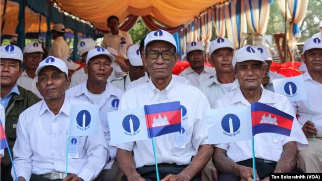 អង្គការ ​Human Rights Watch​ ថា ​អាជ្ញាធរ​កម្ពុជា​បង្កើន​ការ​គាប​សង្កត់​សមាជិក​គណបក្ស​ភ្លើងទៀន​កាន់​តែ​ខ្លាំង នៅ​មុន​ការ​បោះ​ឆ្នោត