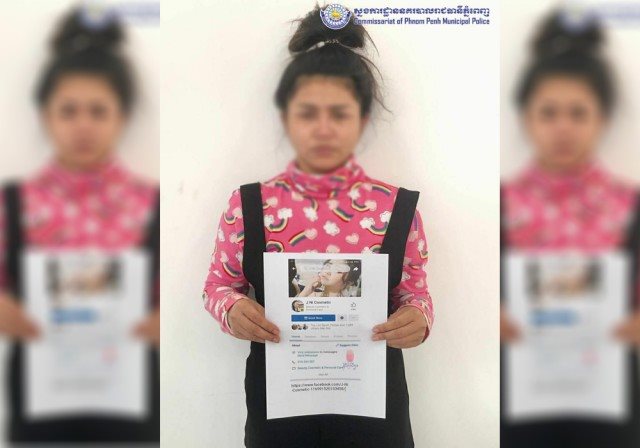 ស្រ្តីម្នាក់បង្ហាញភាពស៊ីចស៊ីជ្រុល ត្រូវបានសមត្ថកិច្ច កោះហៅទៅធ្វើកិច្ចសន្យា