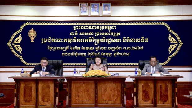 អ្នក​ឃ្លាំមើល​លើកឡើង​ថា រដ្ឋសភា​នីតិកាល​ទី​៧ នៅតែ​អសកម្ម​បំពេញ​តួនាទី​រយៈពេល ៦​ខែ