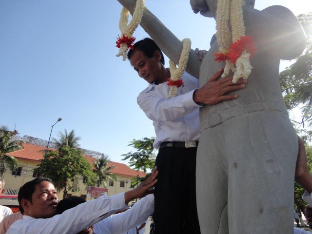 តុលាការ ឲ្យ​លោក ជា មុ​នី្ន ចូល​បំភ្លឺ​លើ​បណ្តឹង​ក្រុម​សហជីព ចំ​ថ្ងៃ​ធ្វើ​ខួប នៃ​ការបាញ់សម្លាប់​បងប្រុស