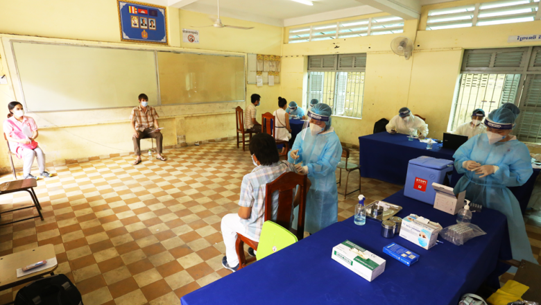 គ្រូបង្រៀន និង​បុគ្គលិក​អប់រំ​ ១៦ ​ម៉ឺន​ ៨ ​ពាន់​នាក់​ បាន​ស្ម័គ្រចិត្ត​ចាក់​វ៉ាក់សាំង​កូវីដ 