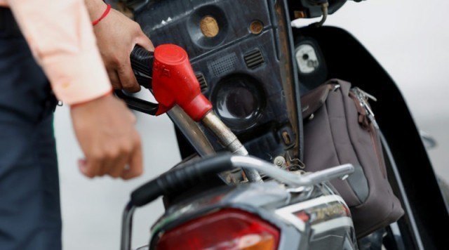 សាំង​ធម្មតា​បន្ត​ឡើងថ្លៃ​ដល់ ៣,៧០០​រៀល​ក្នុង​មួយ​លីត្រ នា​ដើមខែ​មីនា​ 