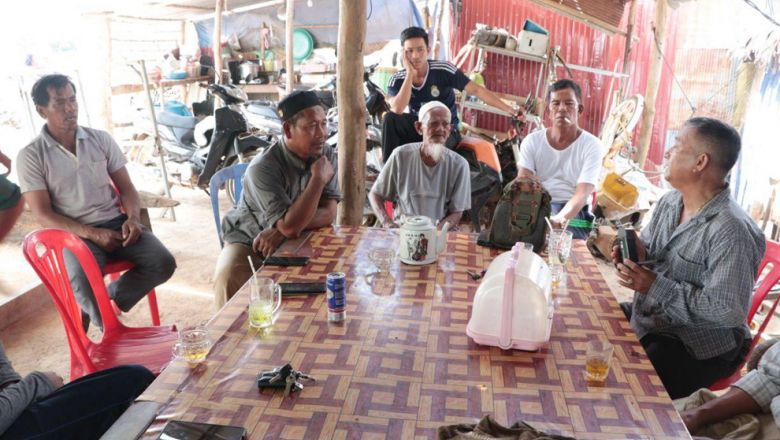 ពល​រដ្ឋ​ខ្មែរ​-អ៊ិស្លាម ​ជាង​ ៣០ ​គ្រួសារ​ តវ៉ា​មិនឲ្យ​មានការ​ចាក់ដី​ធ្វើ​ផ្លូវ​ខ្ពស់​ជាង​ទីទួល​ផ្នូរ​ដូនតា​របស់​ពួក​គាត់