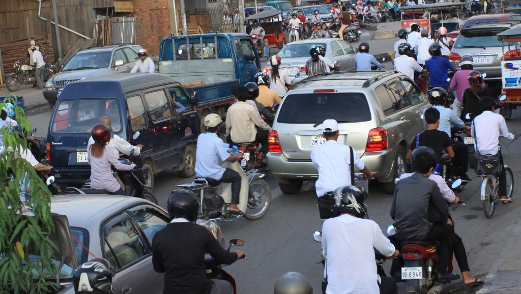 អង្គការ​សង្គម​ស៊ីវិល​អំពាវ​នាវ​ឲ្យ​រួម​គ្នា​កាត់​បន្ថយ​គ្រោះ​ថ្នាក់​ចរាចរណ៍​អំឡុង​បុណ្យ​ទាន​ធំៗ​