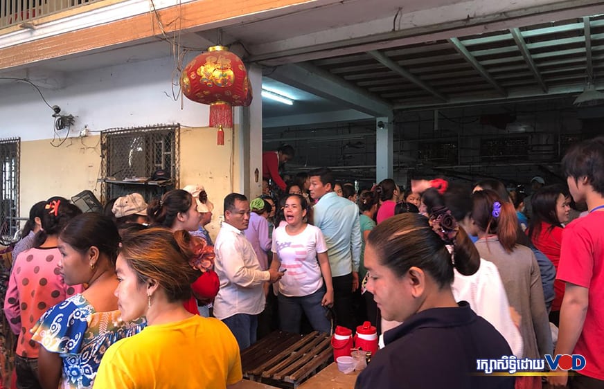 កម្មករោងចក្រលីដាដេកយាមមុខរោងចក្ររង់​ចាំដំណោះស្រាយពីក្រសួងការងារ