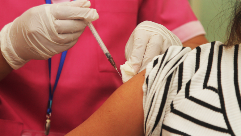 កម្ពុជា​ស្នើសុំ​ទិញ​វ៉ាក់សាំង​ពី​ឥណ្ឌា​ ៥ ​លាន​ដូស​ ខណៈ​ការចាក់​វ៉ាក់សាំង​ដែលជា​ជំនួយ​ពី​ចិន ត្រូវ​ពង្រីក​ទៅដល់​ខេត្ត ៩ ​ទៀត