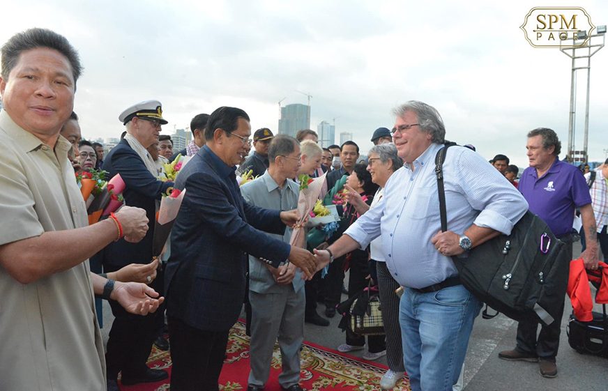 សាលារាជធានីជូនអ្នកដំណើរជិត២០០នាក់ពីកប៉ាល់ Westerdam ដើរកម្សាន្ត​