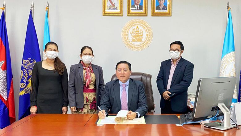 គណៈមេធាវី និង​ក្រុម​ប្រឹក្សាជាតិ​រួមគ្នា​ការពារ​ក្តី​ឱ្យ​ស្ត្រី​ និង​ក្មេងស្រី​ក្រីក្រ