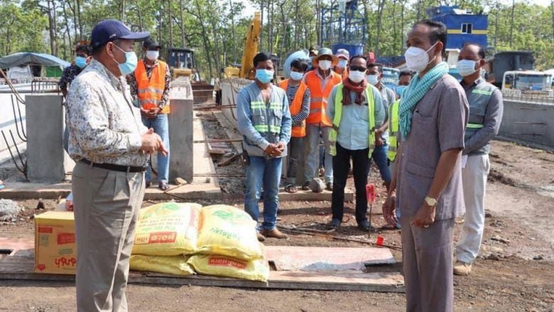 លោក​អភិបាល​ខេត្ត​មណ្ឌលគិរី បាន​ជំរុញ​ឱ្យ​មន្ត្រី​ជំនាញ​ពន្លឿន​ការ​សាងសង់​ស្ពាន និង​ផ្លូវ​ទៅ​កាន់​ច្រក​ព្រំដែន​ទ្វេ​ភាគី​ណាមលៀរ (កម្ពុជា-វៀតណាម)