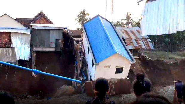 ជំនន់​ទឹក​ភ្លៀង​ជន់​លិច​ផ្ទះ​ពលរដ្ឋ ជិត ១ពាន់​ខ្នង នៅ​ខេត្ត​កណ្តាល និង​ក្រុង​ភ្នំពេញ