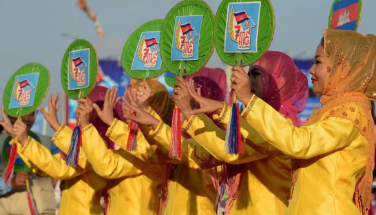 លោក​នាយក​រដ្ឋមន្ត្រី ហ៊ុន សែន ​បាន​គូសបញ្ជាក់​ជាថ្មី​ទៀត​ថាឧបាយកល​ដ៏ពិសពុល​នៃ​មជ្ឈដ្ឋាន​អគតិ​ខាង​ក្រៅ ដែល​បញ្ជា​ពី​ក្រោយ​ខ្នង​របស់​ចលនា​បដិវត្តន៍​ពណ៌​នៅ​កម្ពុជា​មិន​ទាន់​រលត់​នៅ​ឡើយ​ទេ