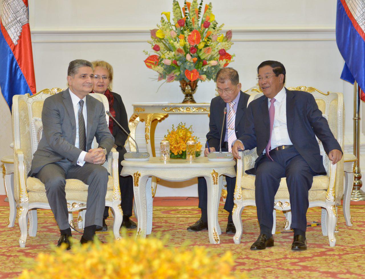 លោកនាយករដ្ឋមន្ត្រី ហ៊ុន សែន ស្នើគណៈកម្មការសេដ្ឋកិច្ចអឺរ៉ាស៊ី មិនយកពន្ធរួមគ្នាចំពោះក្រុមហ៊ុនវិនិយោគនៅកម្ពុជា