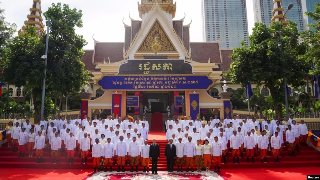 អ្នក​តាម​ដាន​សង្គម៖​ តំណាង​រាស្ត្រ​​ត្រូវ​តែ​ហ៊ាន​ប្រកាស​ទ្រព្យ​សម្បត្តិ​របស់​ខ្លួន​ជា​សាធារណៈ​ដើម្បី​​ផ្ទៀង​ផ្ទាត់​សម្បថ