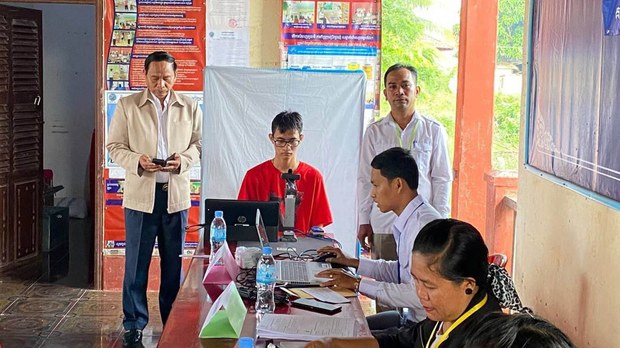 មន្ត្រី​គណបក្ស​ភ្លើង​ទៀន​ថា ពលរដ្ឋ​មួយ​ចំនួន​នៅ​តែ​ខ្វះ​លទ្ធភាព​ដើម្បី​ចុះ​ឈ្មោះ​បោះ​ឆ្នោត