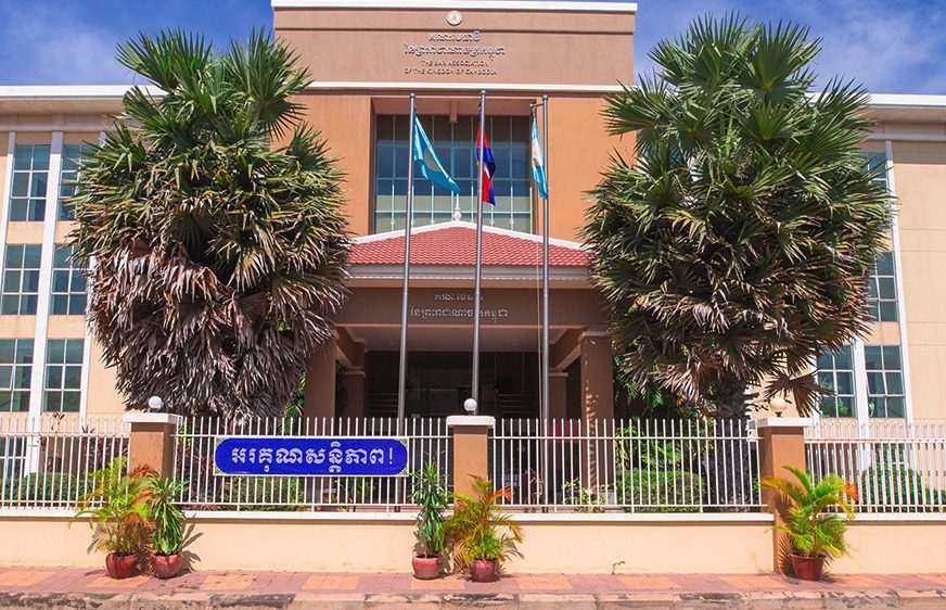 គណៈ​មេធាវី​​ចោទ​​អាជ្ញាធរ​​មួយ​ចំនួន​​ថា​​បាន​​បង្ខំ​​ឱ្យ​​មេធាវី​​ទម្លាយ​​ការ​សម្ងាត់​​របស់​​ខ្លួន​​ដោយ​​បំពាន​ច្បាប់​​