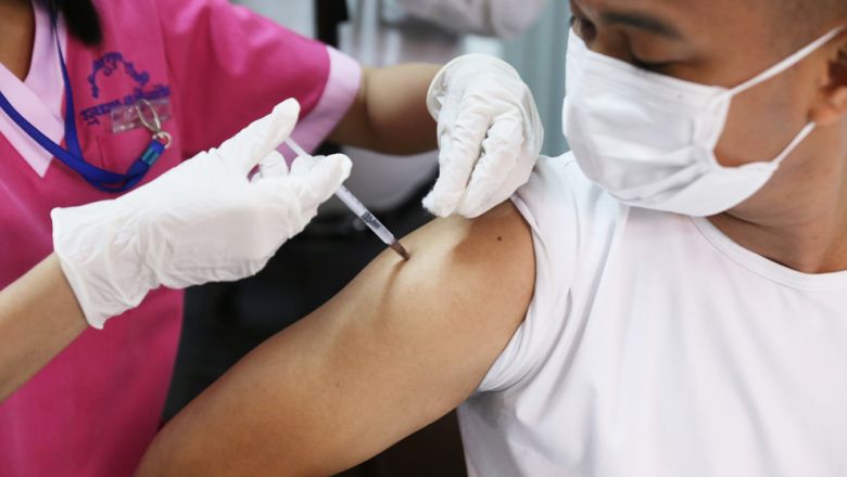 លោក ហ៊ុន សែន​បាន​អនុញ្ញាត​ឱ្យ​ប្រើ​វ៉ាក់សាំង​កូវីដ ១៩ ចំនួន ២ ប្រភេទ​ទៀត