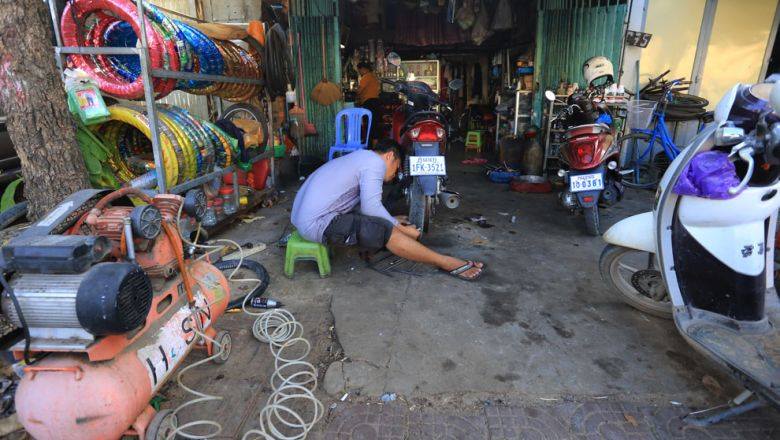 រដ្ឋមន្ត្រី​ការងារ​ប្រកាស​ឱ្យ​កម្មករ​ដែល​បាត់បង់​ការងារ​ដោយ​វិបត្តិ​កូវីដ​ ១៩​ ដាក់ពាក្យ​សិក្សា​វគ្គ​បច្ចេកទេស