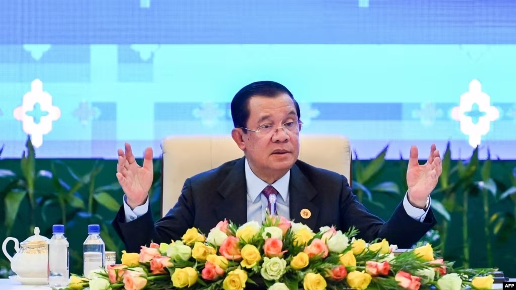 លោក ហ៊ុន សែន ថា​យុវជន​ខ្លះ​ត្រូវ​បាន​បណ្ដុះ​បណ្តាល​ឱ្យ​ធ្វើ​បដិវត្តន៍​ពណ៌​ប្រឆាំង​រដ្ឋាភិបាល 