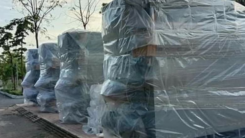 ក្រុម​អ្នក​ជំនាញ​កំពុង​ដំឡើង​ឡ​ដុត​សព ដែល​ស្លាប់​ដោយសារ​ជំងឺ​កូវីដ ១៩ នៅ​ខេត្ត​កំពង់ស្ពឺ