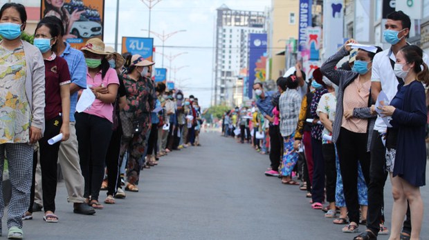 កម្មករ​ជិត​១២០​រោងចក្រ និង​អាជីវករ​ជិត២០ផ្សារ​នៅភ្នំពេញ​ឆ្លង​ជំងឺកូវីដ-១៩