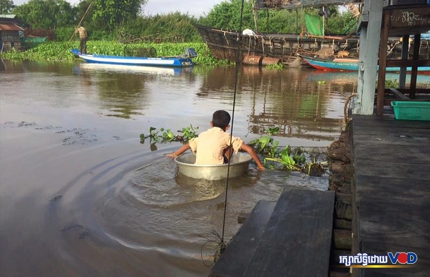កូវីដ-១៩ និង​ខ្វះ​សម្ភារ​ជាគោលដៅ​នាំឱ្យ​កុមារ​នៅ​បឹង​ទន្លេសាប​បាត់​ឱកាស​សិក្សា