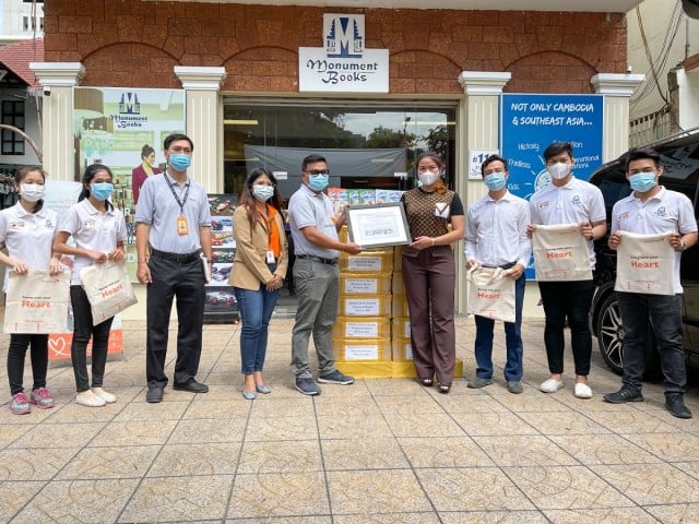 កុមារក្រីក្រជាង៥ពាន់នាក់នៅភ្នំពេញ នឹងទទួលបានសៀវភៅអង់គ្លេសសម្រាប់ស្វ័យសិក្សាក្នុងវិបត្តិកូវីដ-១៩ 