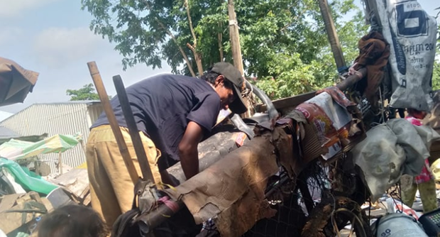 ពលរដ្ឋ​ក្រីក្រ​មួយ​ចំនួន​នៅ​ប៉ោយប៉ែត​ប្រថុយ​ជីវិត​ដើរ​រើស​អេតចាយ​ពេល​ជំងឺ​កូវីដ​រាតត្បាត​ខ្លាំង