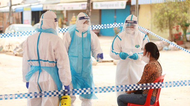 អ្នក​​ជំនាញ​​សុខាភិបាល​ថា​ វិធី​​ដាក់​​ឱ្យ​អ្នក​ជំងឺ​កូវីដ​១៩​ព្យាបាល​នៅ​ផ្ទះ​ នឹង​​អាច​​ជួយ​​កាត់​​បន្ថយ​​ការ​​ឆ្លង​​ដល់​​អ្នក​ដទៃ​