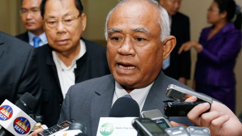 មន្ត្រី​កំពុង​ពិនិត្យ​សំណើសុំ​នីតិសម្បទា​នយោបាយ​របស់​មន្ត្រី​អតីត​បក្សប្រឆាំង​ ២ ​រូប 