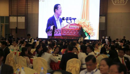 លោក​ហ៊ុន សែន​ថា សារព័ត៌មាន​ត្រូវ​ធ្វើ​ជា​កញ្ចក់​ឆ្លុះ​បញ្ចាំង​សង្គម