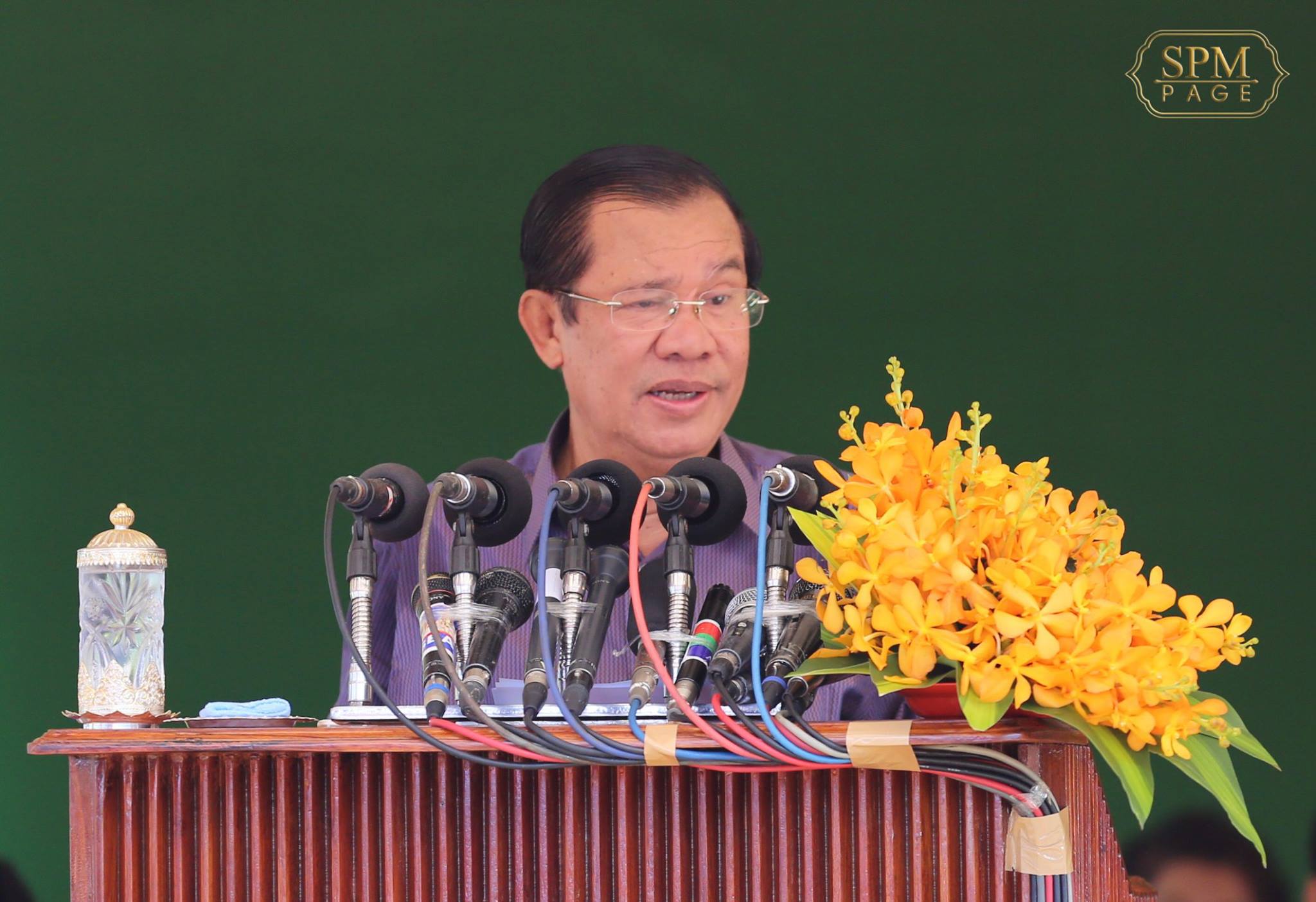 លោក​នាយក​រដ្ឋ​មន្ត្រី​ ហ៊ុន សែន បាន​បង្ហើប​ឲ្យ​ដឹង​ថា​ សមាជិក​ គ.ជ.ប ថ្មី នឹង​មាន​សមាជិក​ភាព ​ចេញពី​បក្សនយោបាយ​ពីរ