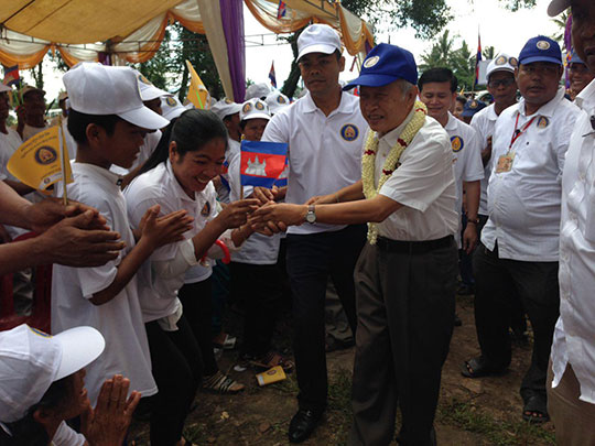 សម្ដេចក្រុមព្រះ យាងបញ្ជ្រាបគោលនយោបាយបក្ស ដល់អ្នកគាំទ្រ របបរាជានិយមនៅ ខេត្តព្រះសីហនុ