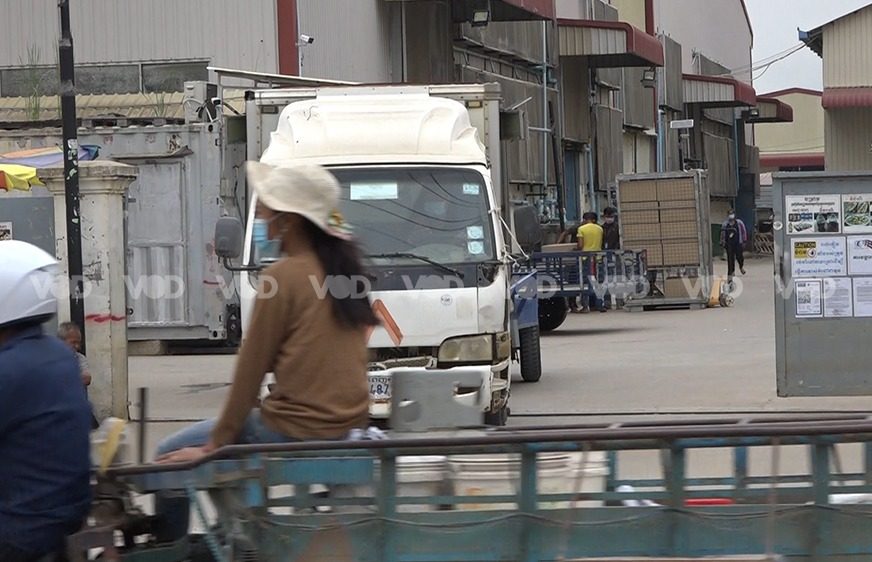 កម្មករ​និង​សហជីព​បារម្ភ​ពី​ហានិភ័យ​នៃ​ការ​ឆ្លង​​ជំងឺ​កូវីដ-១៩​​កាន់​តែ​ធំ​ ក្រោយ​រដ្ឋា​ភិបាល​បិទ​បញ្ចប់​បម្រាម​គោចរ​