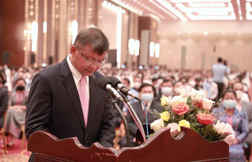 លោក ហ៊ុន សែន ស្នើឱ្យពិនិត្យពីការធ្លាក់ចុះខ្លាំងសិស្សបុរសប្រឡងជាប់បាក់ឌុប ខណៈរដ្ឋមន្ត្រីអប់រំឆ្លើយថាជានិន្នាការសកល