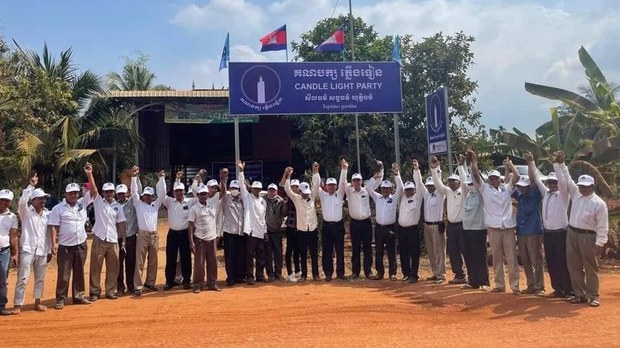 គណបក្ស​ភ្លើង​ទៀន​រង់ចាំ​ការ​សម្រេច​ពី​ក្រុមប្រឹក្សា​ធម្មនុញ្ញ​អំពី​ការ​ចុះ​បញ្ជី នៅ​ចុងសប្ដាហ៍​នេះ