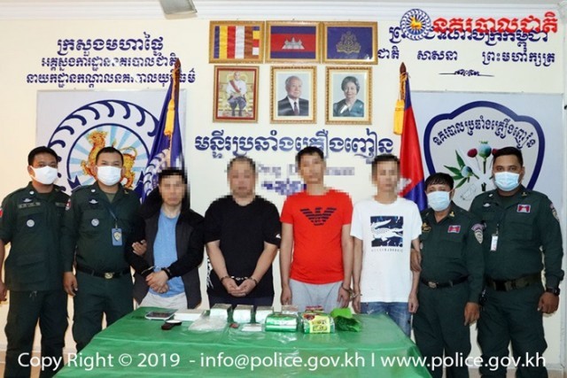 បុរស​ចិន​ម្នាក់ ពាក់ព័ន្ធ​នឹង​បទល្មើស​គ្រឿងញៀន​ជាង​១០០​គីឡូក្រាម បាន​រត់គេចខ្លួន ពេល​បញ្ជូនទៅ​មន្ទីរពេទ្យ​       