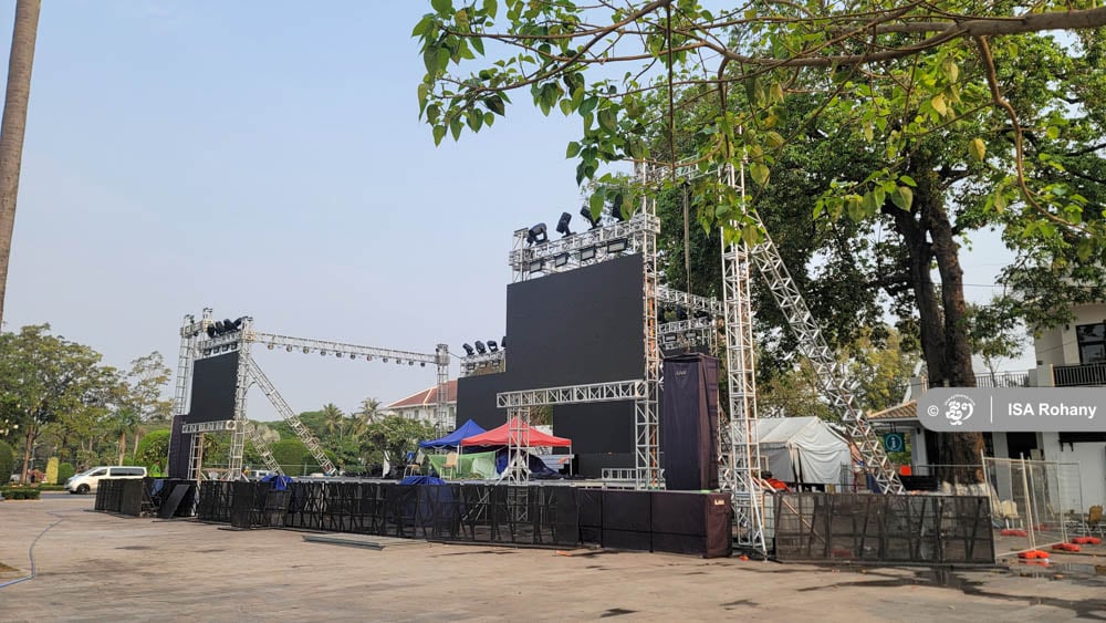 ពលរដ្ឋរអ៊ូចំពោះការរំខាន ដោយសារឆាកប្រគំតន្រ្តីកណ្ដាលក្រុងសៀមរាប