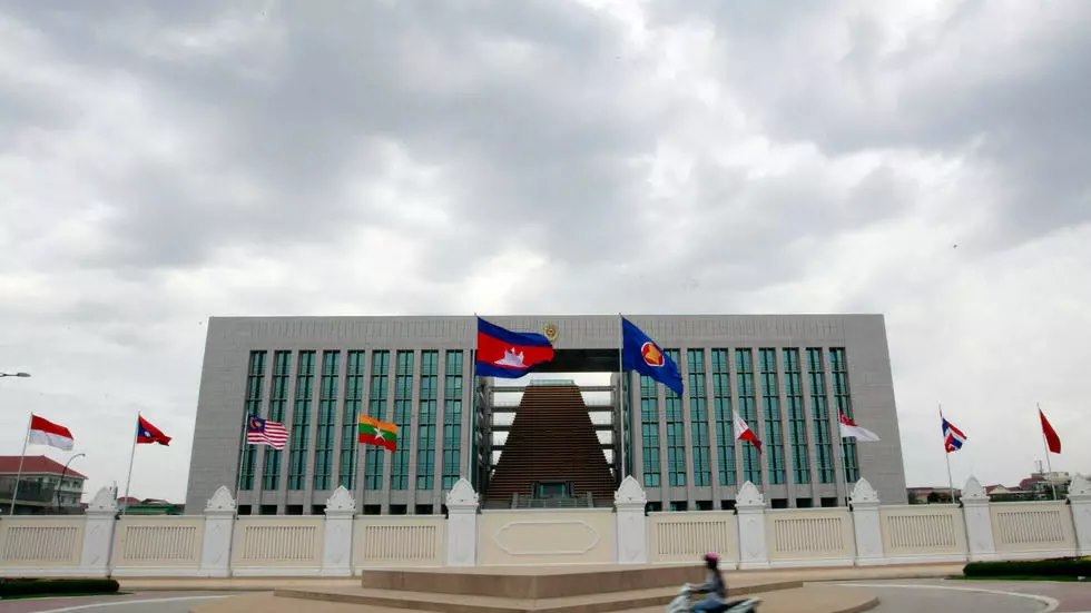 កម្ពុជាត្រៀមចូលរួមជាមួយអាស៊ានដើម្បីស្តារស្ថានការណ៍អាក្រក់នៅភូមាឡើងវិញ