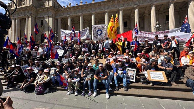 ពលរដ្ឋ​ខ្មែរ​នៅ​អូស្ត្រាលី​ធ្វើ​បាតុកម្ម​ទាមទារ​ឱ្យ​មេដឹកនាំ​កម្ពុជា​ស្ដារ​ប្រជាធិបតេយ្យ​និង​គោរព​សិទ្ធិ​មនុស្ស