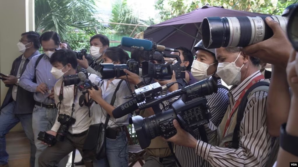 រដ្ឋាភិបាល​ទុក​ពេល​ឱ្យ​អង្គភាព​ប្រព័ន្ធផ្សាយ​៣ខែ ដើម្បី​ចុះ​បញ្ជី បើ​មិន​ចង់​ប្រឈម​ផ្លូវ​ច្បាប់ 