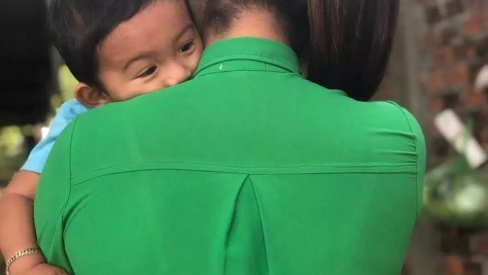 កត្តា​ជីវភាព​បង្ខំ​ឲ្យ​ស្ត្រី​ឃ្លាត​ពី​កូន​ទាំង​បាត​ជើង​ក្រហម