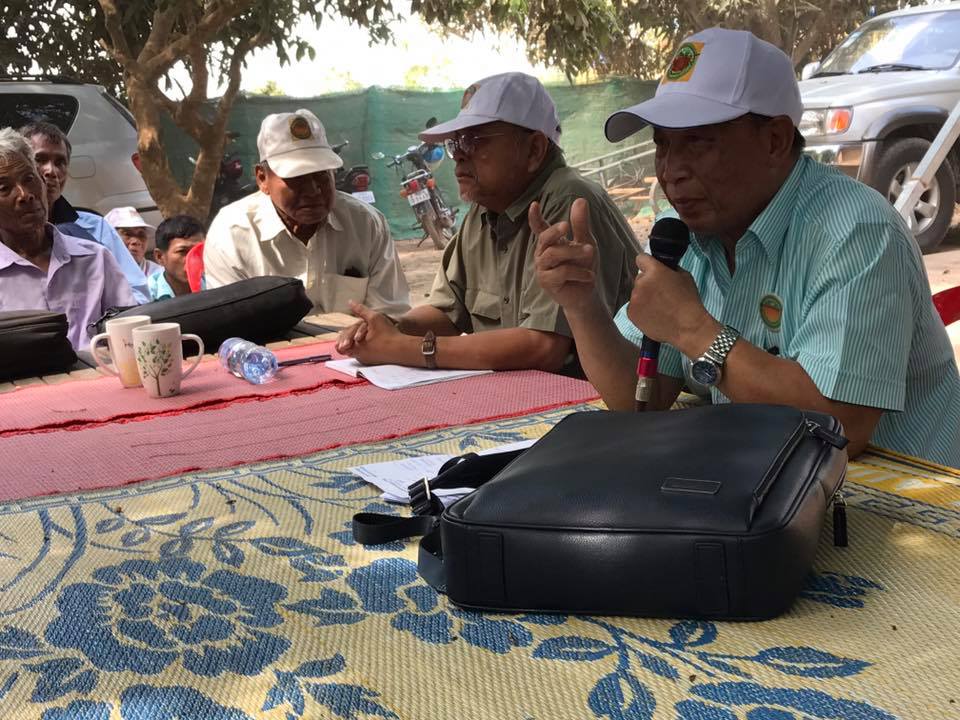 ប្រធានគណបក្សសំបុកឃ្មុំ ជួបសំណេះសំណាលជាមួយ បេក្ខជនក្រុមប្រឹក្សា ឃុំស្រុកសំរោង ខេត្តតាកែវ