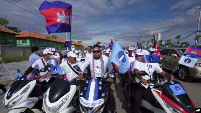 គណបក្ស​ភ្លើងទៀន​គ្រោង​ប្រមូលផ្តុំ​មនុស្ស​មួយ​ម៉ឺន​នាក់​ទាមទារ​ចូលរួម​ការបោះឆ្នោតជាតិ 