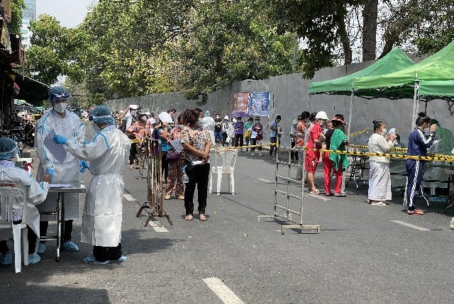 ទៅធ្វើតេស្ត ដល់លទ្ធផលវិជ្ជមានកូវីដ បែរជាមិនអាចទាក់ទងបាន, ជាកំហុសអ្នកណា?