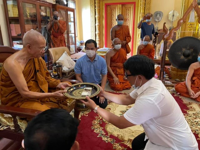 ទោះបានសុំខមាទោសពីព្រះមហា ពិន សែម តែលោក ផែង វណ្ណៈ មិនរួចផុតពីផ្លូវច្បាប់ឡើយ 