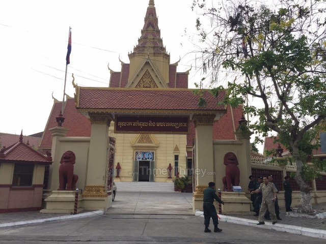 តុលាការ​កំពូល កំពុងបើក​សវនាការ​លើ​សំណើសុំ​នៅក្រៅ​ឃុំ​របស់លោក កឹម សុខា​