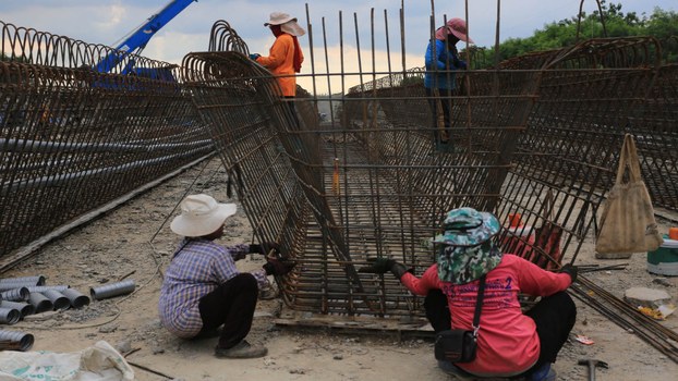 ពលករ​ខ្មែរ​ធ្វើ​ការងារ​ផ្នែក​សំណង់​នៅ​ប្រទេស​​ថៃ​ប្រឹង​សន្សំ​សំចៃ ដើម្បី​សល់​ប្រាក់​ផ្ញើ​ទៅ​សាច់ញាតិ​នៅ​ស្រុក​កំណើត