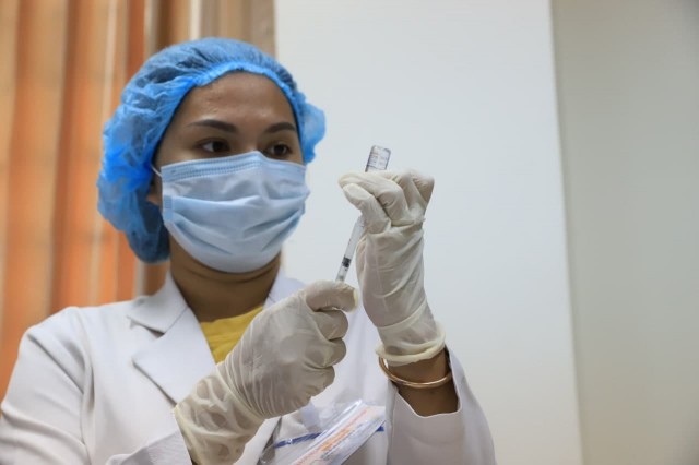 រយៈពេល២ថ្ងៃ អាជ្ញាធរខេត្តសៀមរាបបានចាក់វ៉ាក់សាំងកូវីដ១៩ជូនមន្រ្តីប្រមាណ៧ពាន់នាក់ 