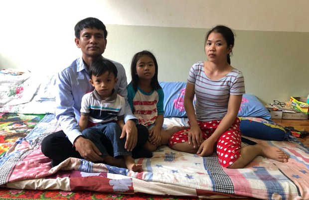 ជីវិត​សកម្មជន​បក្ស​ប្រឆាំង​មួយ​គ្រួសារ​ទ្រាំ​ភៀស​ខ្លួន​លំបាក​នៅ​ថៃ​ដើម្បី​ជាតិ​មាន​ប្រជាធិបតេយ្